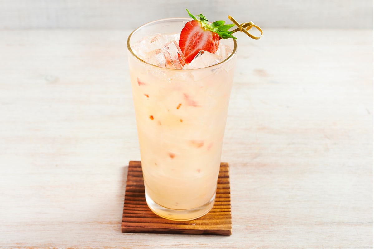 Order Kiwi Strawberry Lemonade food online from Outback Steakhouse store, Lubbock on bringmethat.com