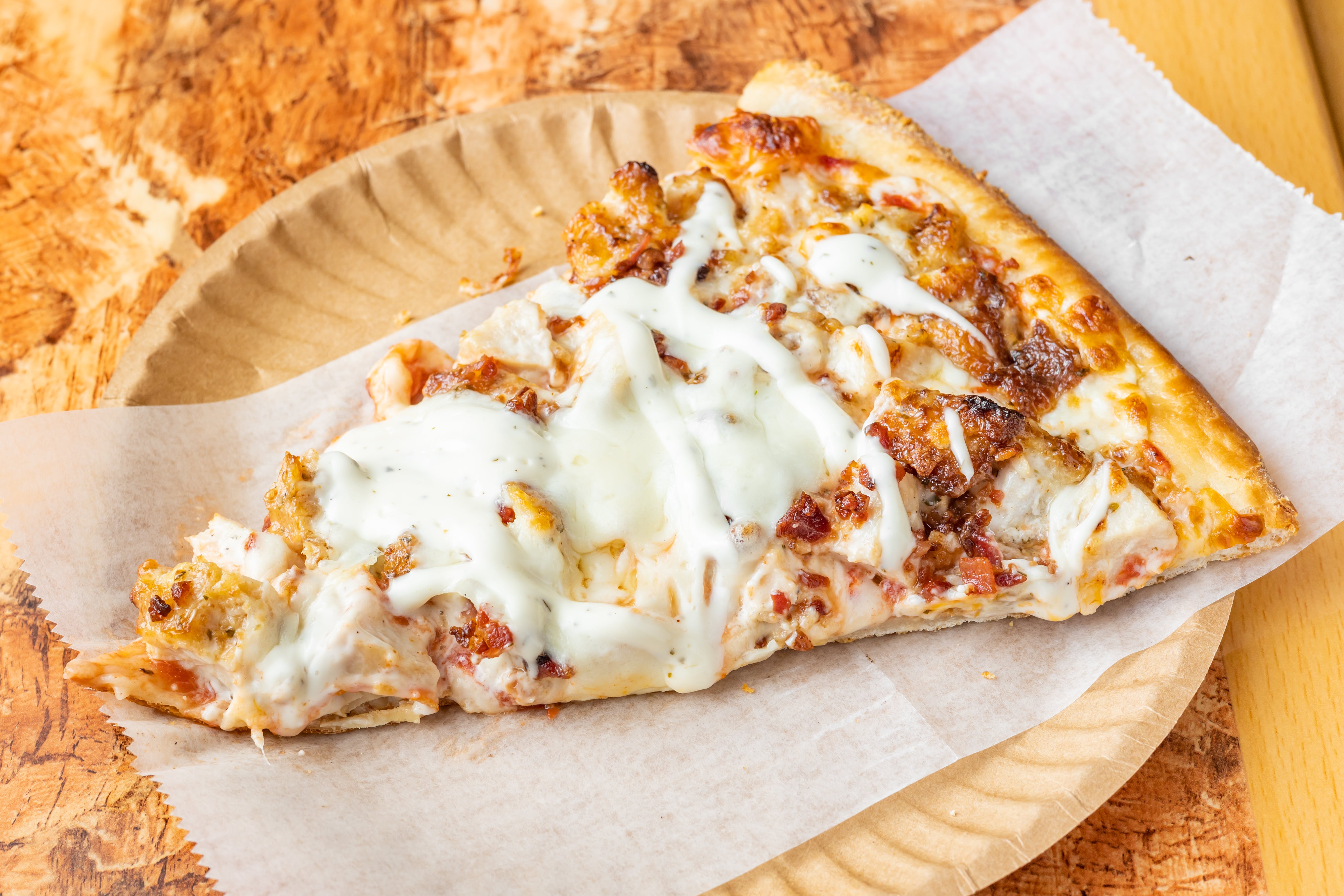 Order Bacon Ranch Chicken Pizza - Small  14" food online from Lombardo's Pizza & Pasta store, Levittown on bringmethat.com