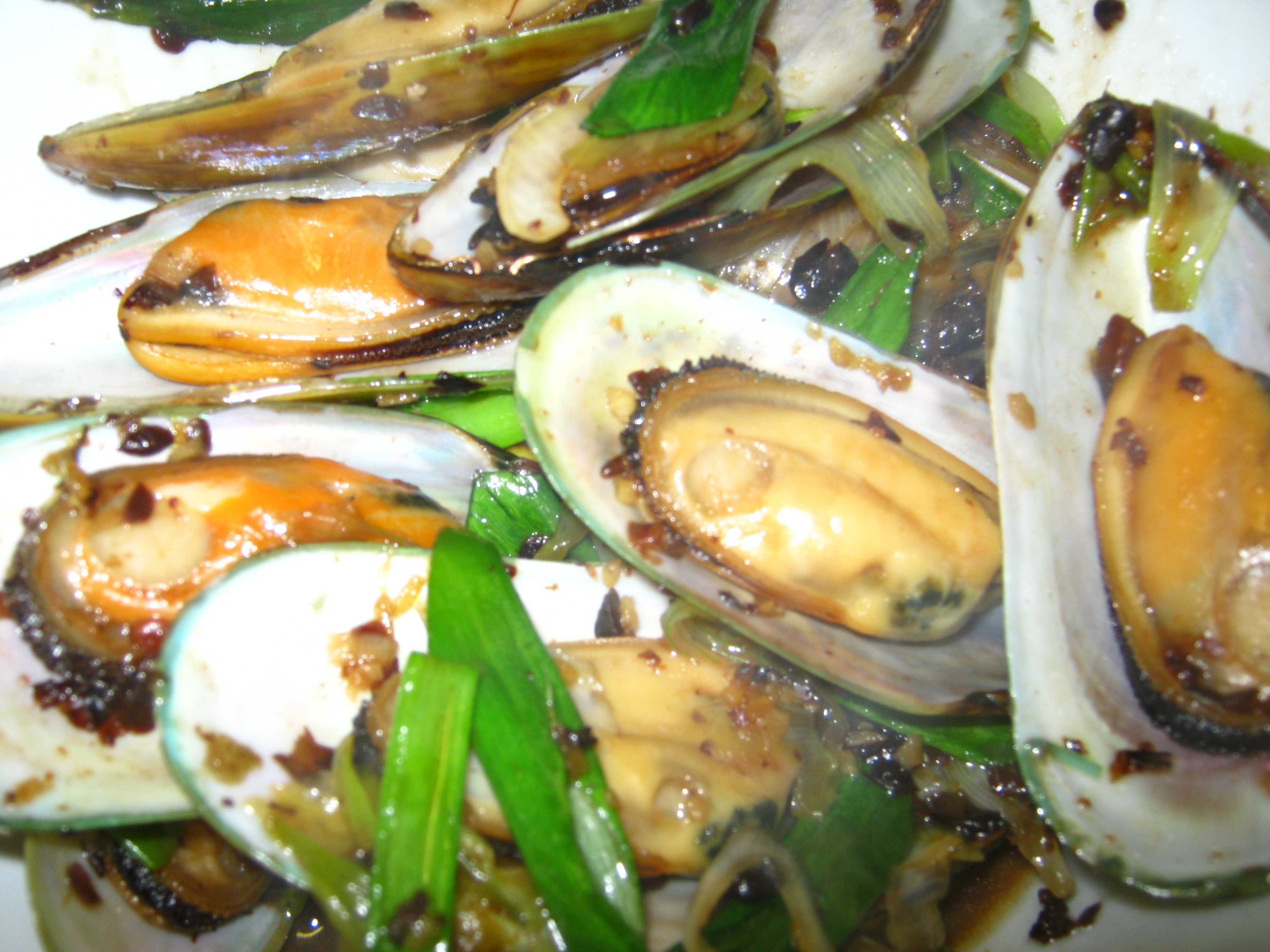 Order S13. Mussel with Black Sauce food online from Super China Buffet store, Kenosha on bringmethat.com