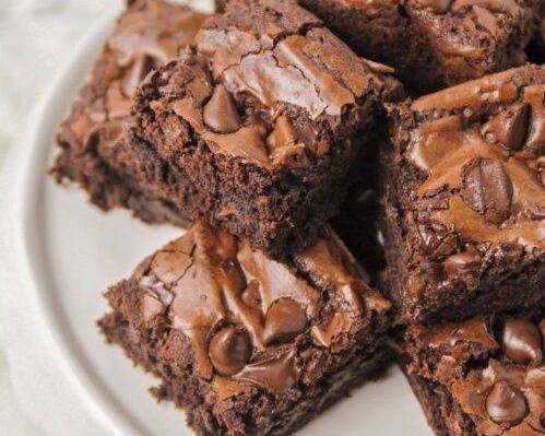Order Chocolate Chip Brownie food online from Chuck's Pizza store, Chicago on bringmethat.com