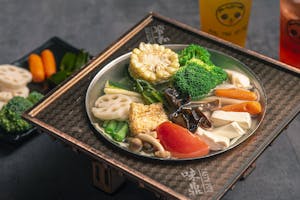 Order Healthy Veggie Hot Soup food online from Tasty Pot store, Sharonville on bringmethat.com