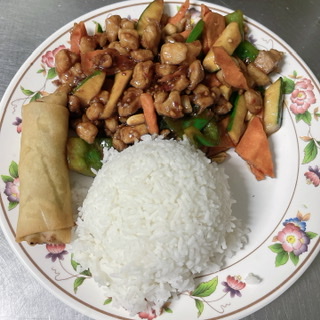 Order Kung Pao Chicken Combo Plate food online from China Wok store, Colorado Springs on bringmethat.com