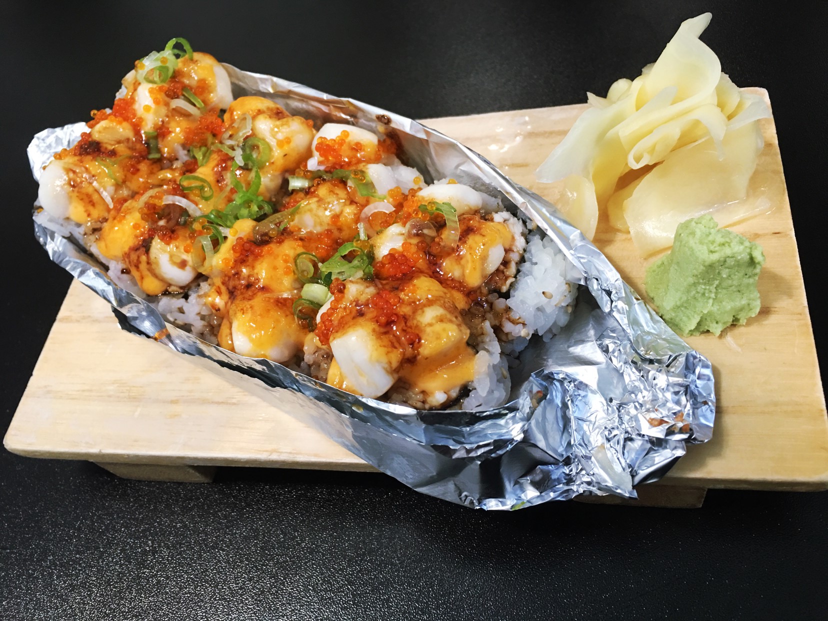 Order BAKED SCALLOP ROLL food online from Kaisen Don store, San Francisco on bringmethat.com
