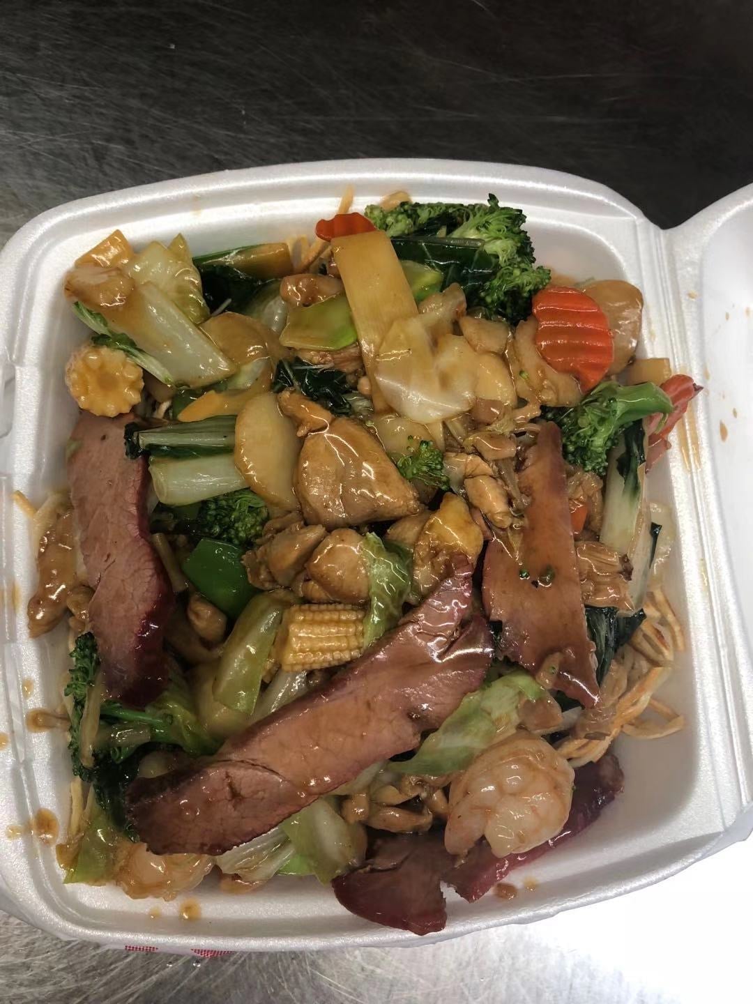 Order Hong Kong Style Chow Mein food online from Dragon Garden Restaurant store, Dinuba on bringmethat.com