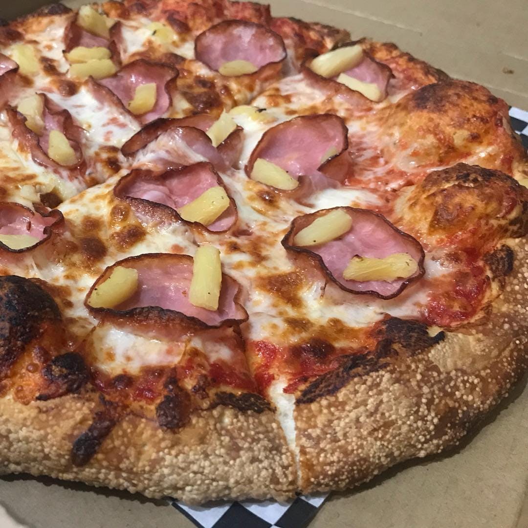 Order Tre Bomb (Hawaiian) Pizza - Small 14'' food online from Spedelli's store, Salt Lake City on bringmethat.com