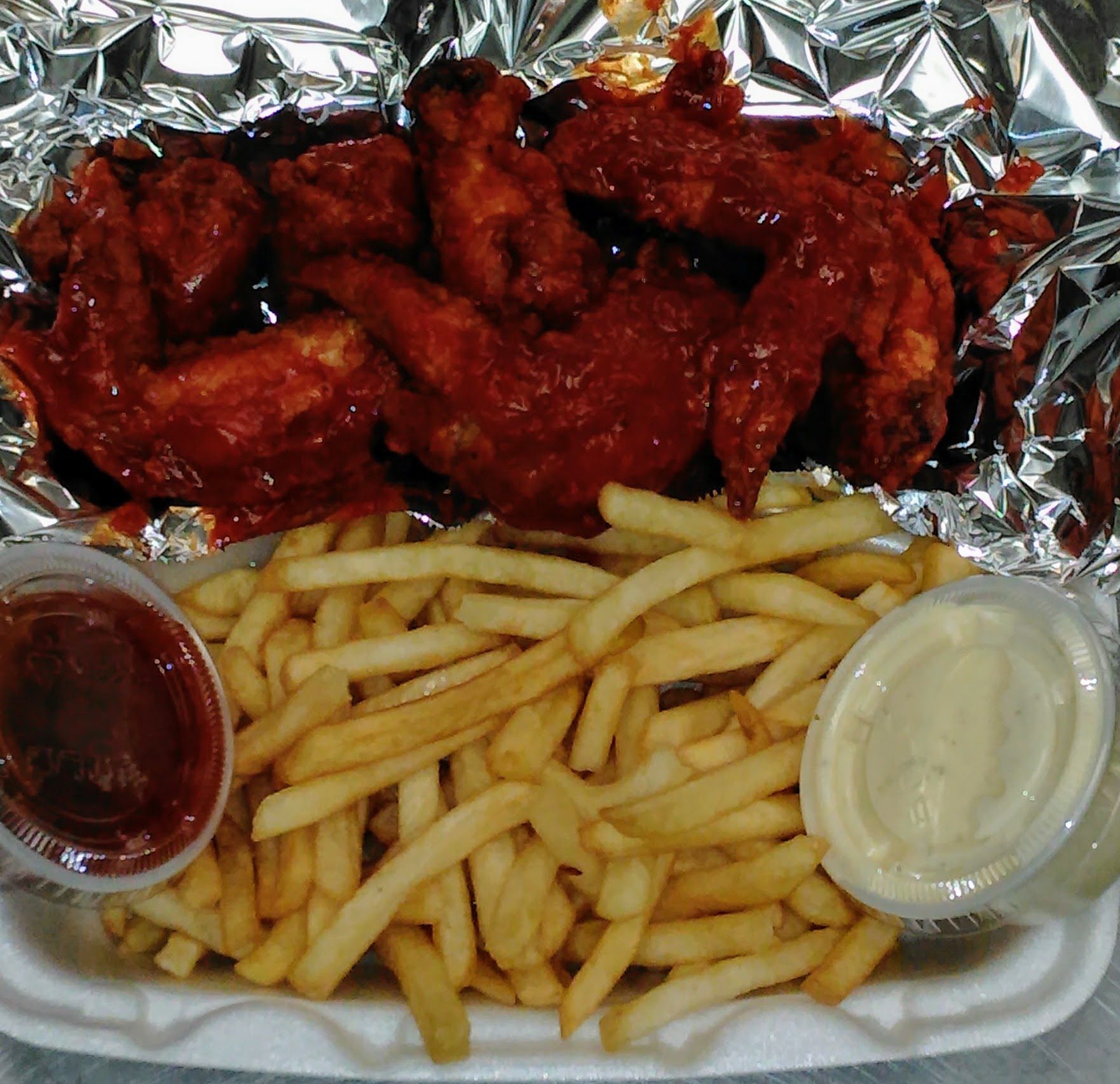 Order 6 Piece Buffalo Wings food online from Nadia Fish & Chicken store, Chicago on bringmethat.com