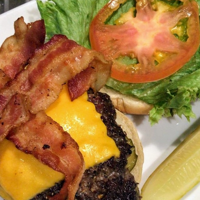 Order Bacon Cheezburger Deluxe food online from Muncheez store, Miami Beach on bringmethat.com