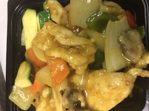 Order 57. Chicken with Thai Curry Sauce 泰咖喱几 food online from Moon Wok store, Lenexa on bringmethat.com