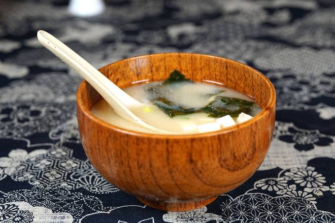 Order VEGE Miso soup food online from Osaka Sushi & Fresh Smoothies store, Chicago on bringmethat.com