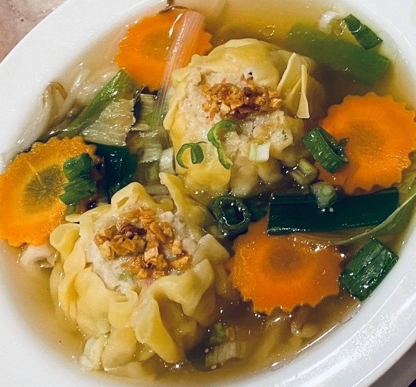 Order S4. Wonton Soup Lunch food online from Boba Tea Cafe store, Niagara Falls on bringmethat.com