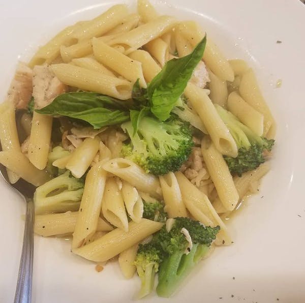 Order Penne with Grilled Chicken & Broccoli - Pasta food online from Phil's Pizzeria & Restaurant store, Montvale on bringmethat.com