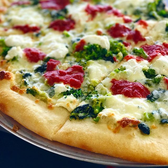 Order White Italiano Pizza food online from Classica Pizza store, Norwalk on bringmethat.com