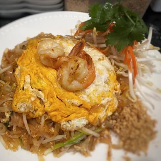 Order Signature Pad Thai  food online from Green Basil store, Calabasas on bringmethat.com