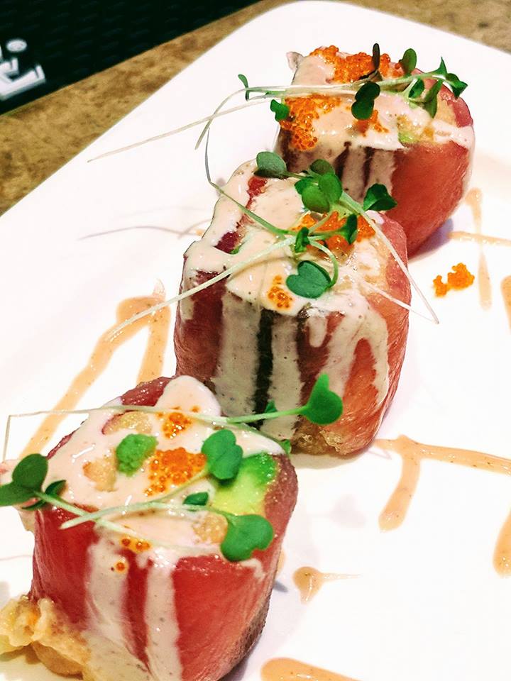 Order Tuna Fantasy Roll food online from Samurai Japanese Steak House store, Huntington on bringmethat.com