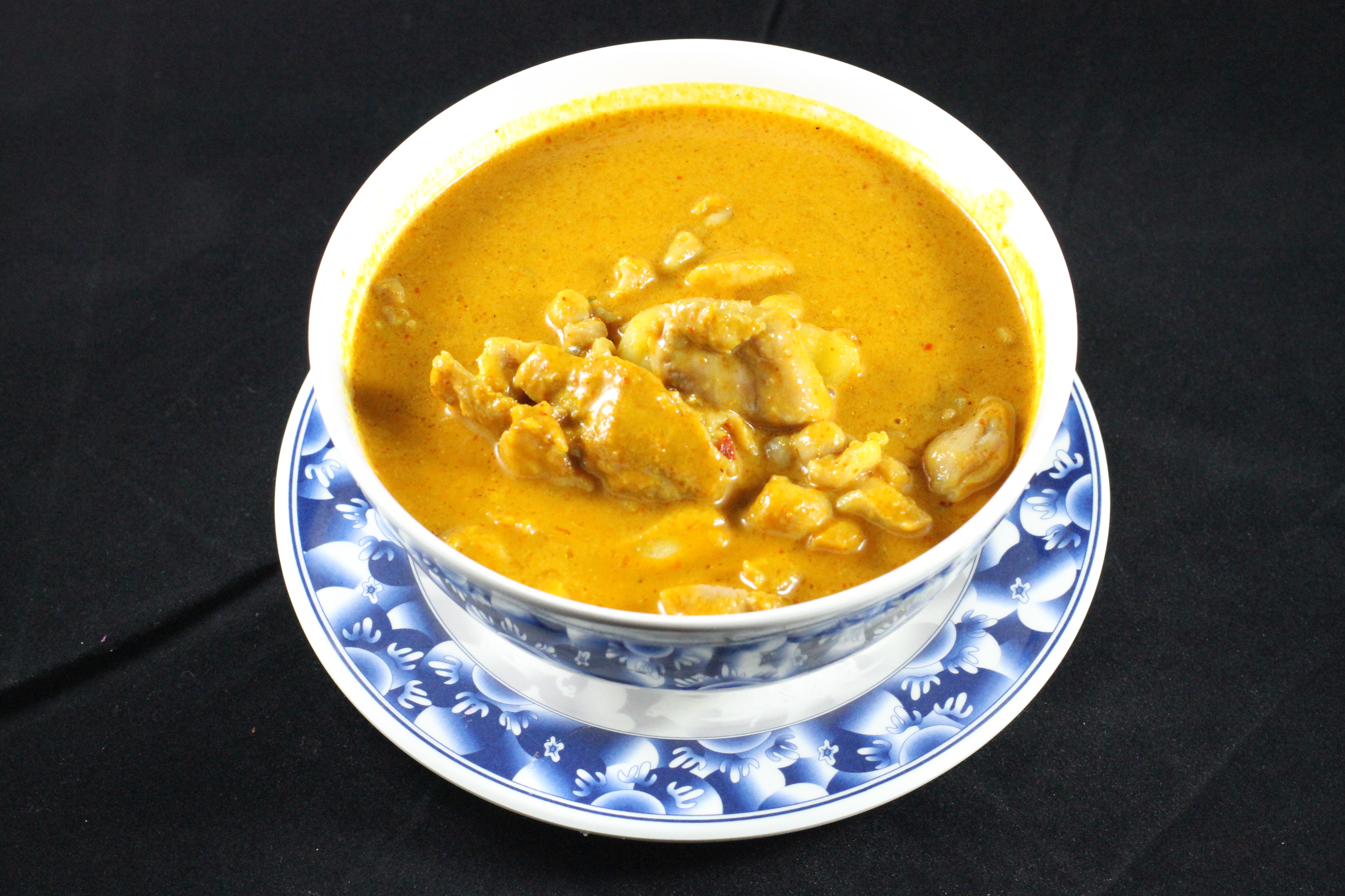 Order Yellow Curry food online from Nine Seafood Restaurant store, Cerritos on bringmethat.com