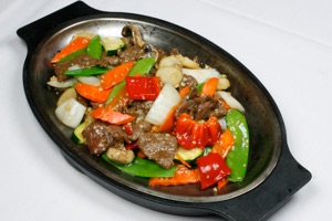 Order Black Pepper Beef on Sizzling Platter food online from Flamingo Palace store, Phoenix on bringmethat.com