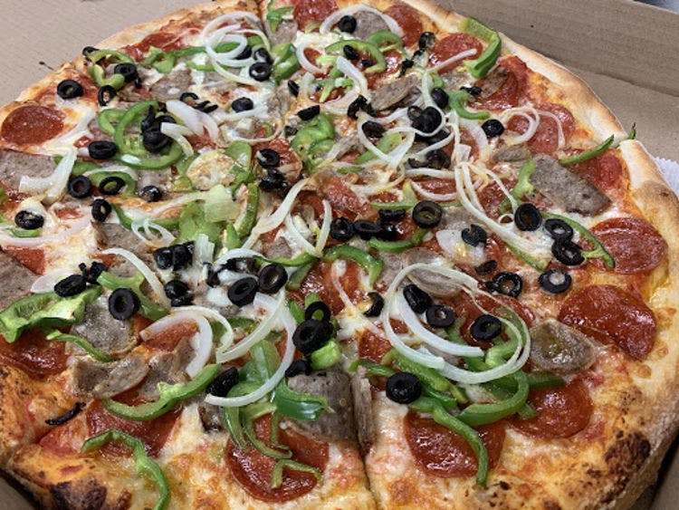 Order Deluxe Pizza - Small 12" food online from Verona Pizza store, Bellbrook on bringmethat.com