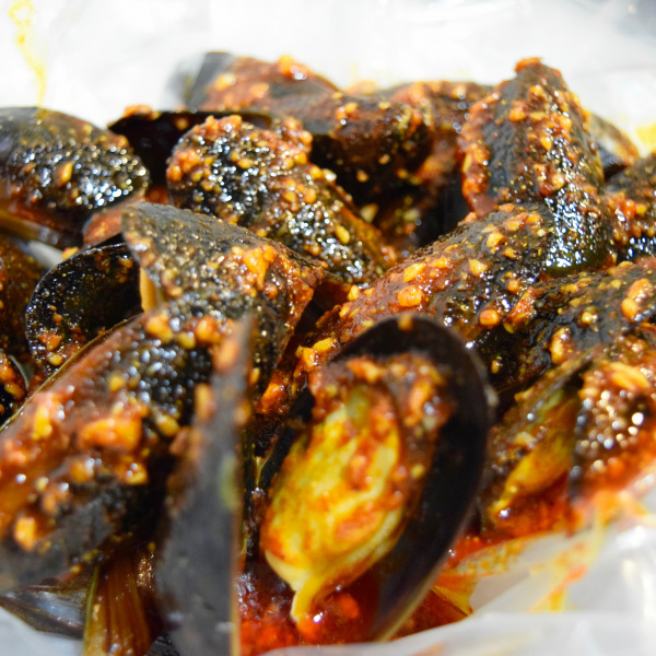 Order 1 lb. Black Mussels food online from Cracking Crab store, Montrose on bringmethat.com