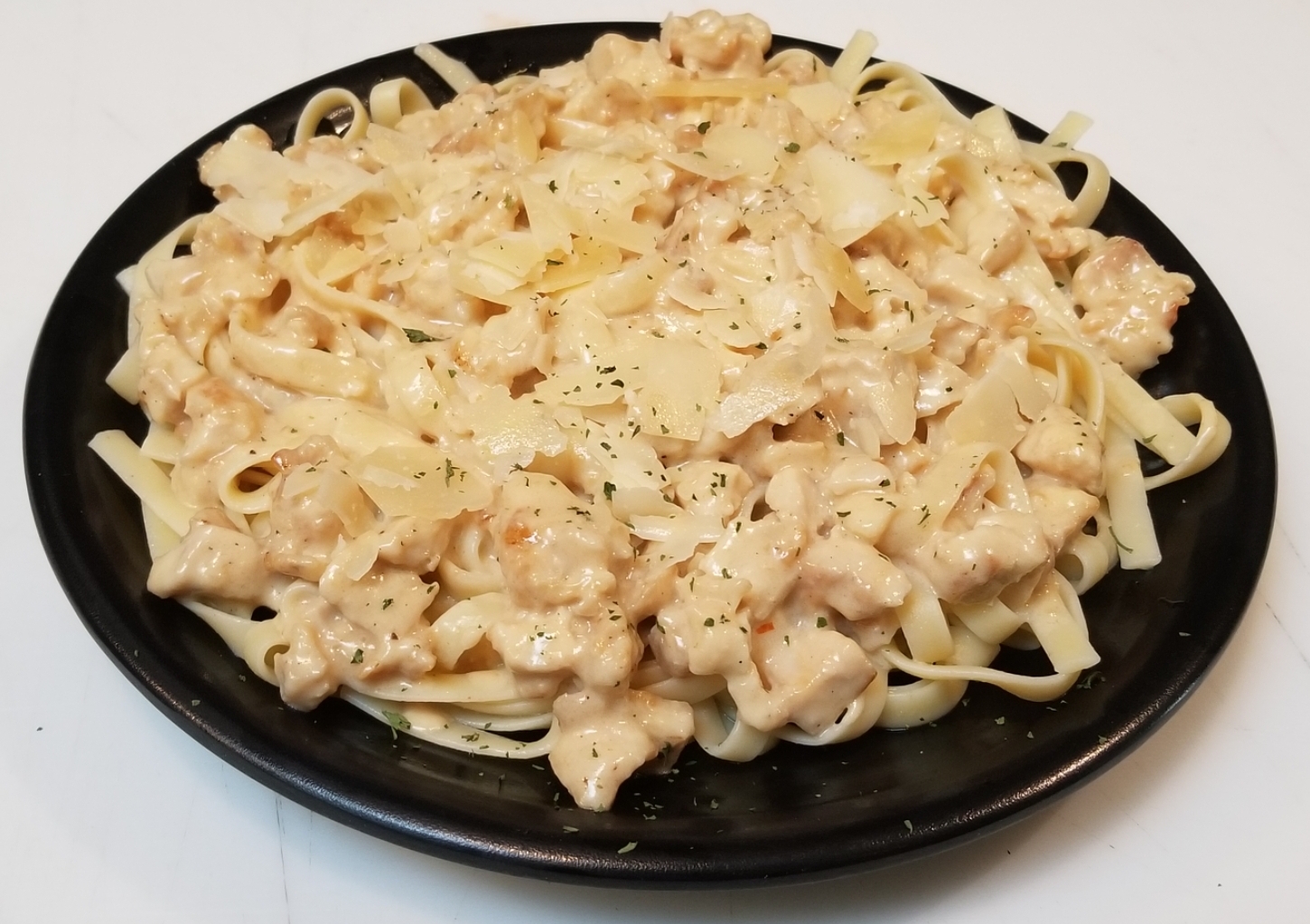 Order Fettuccine Alfredo with Chicken food online from Hayes Pizza store, San Francisco on bringmethat.com