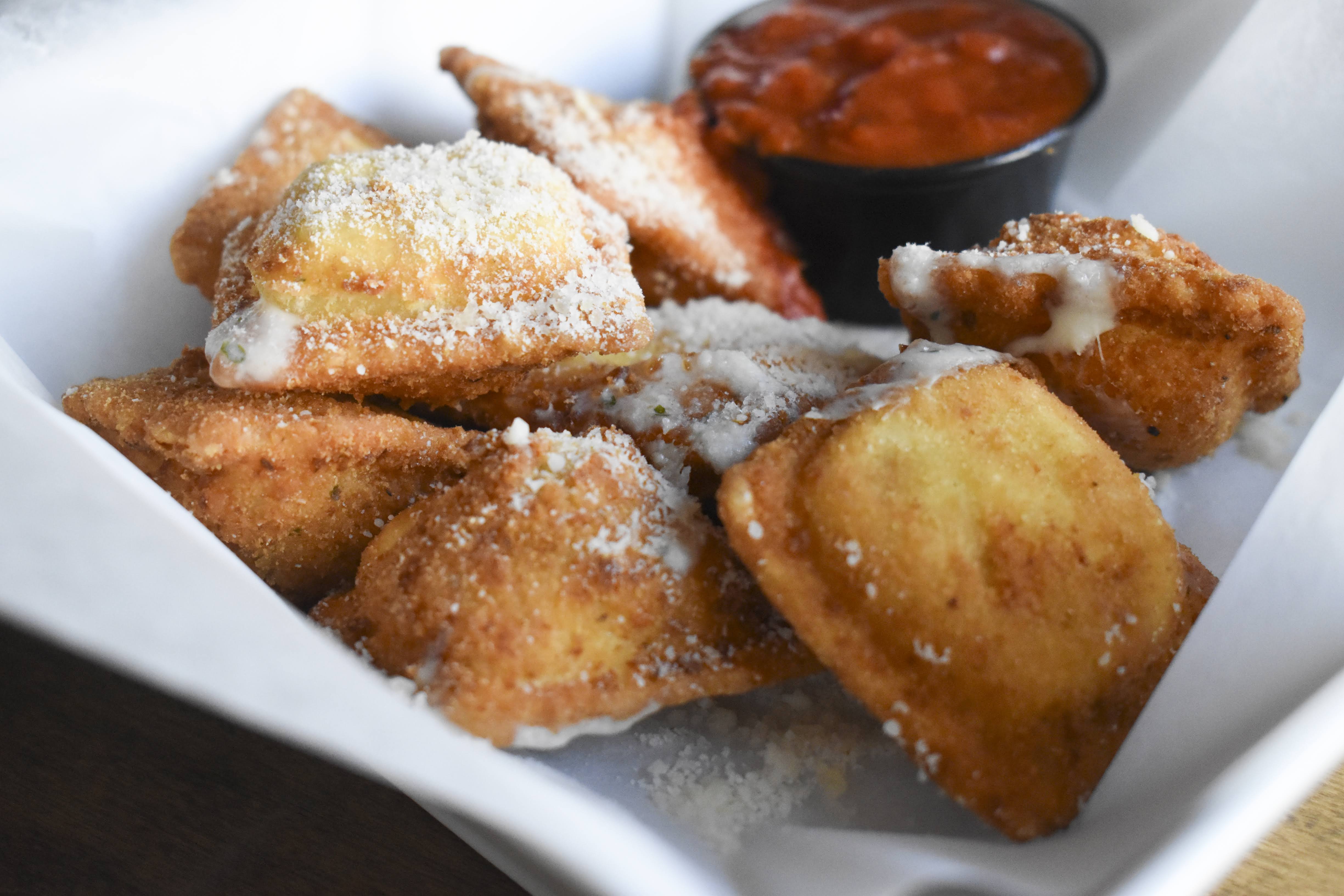 Order Toasted Ravioli food online from Commonwealth store, Chicago on bringmethat.com