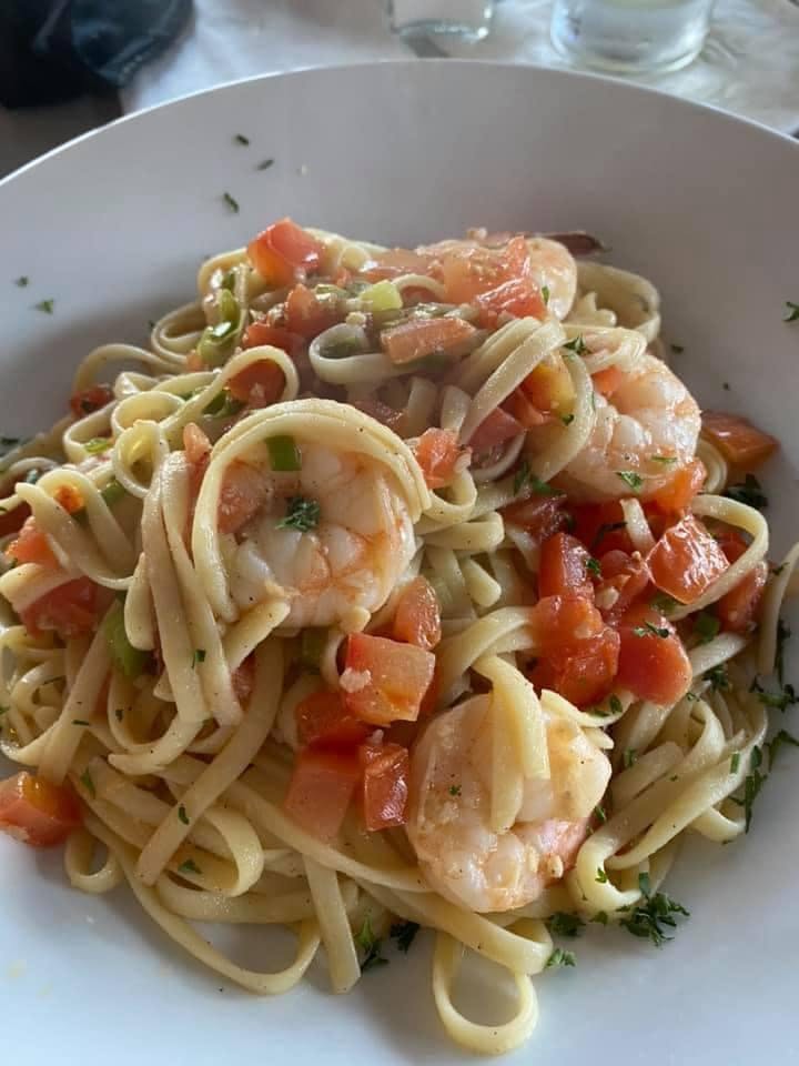 Order Creamy Pasta Alfredo with Shrimp - Italian Specialties food online from Fat Cat Grill & Bar store, Norwich on bringmethat.com