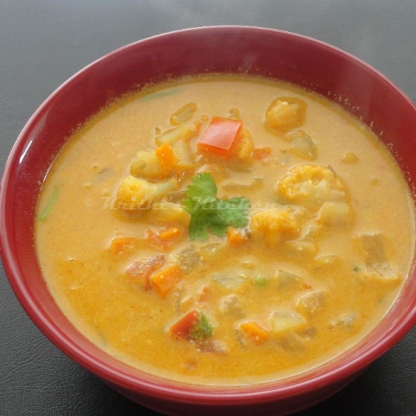 Order Vegetable Coconut Curry food online from India's Tandoori Restaurant store, Burbank on bringmethat.com
