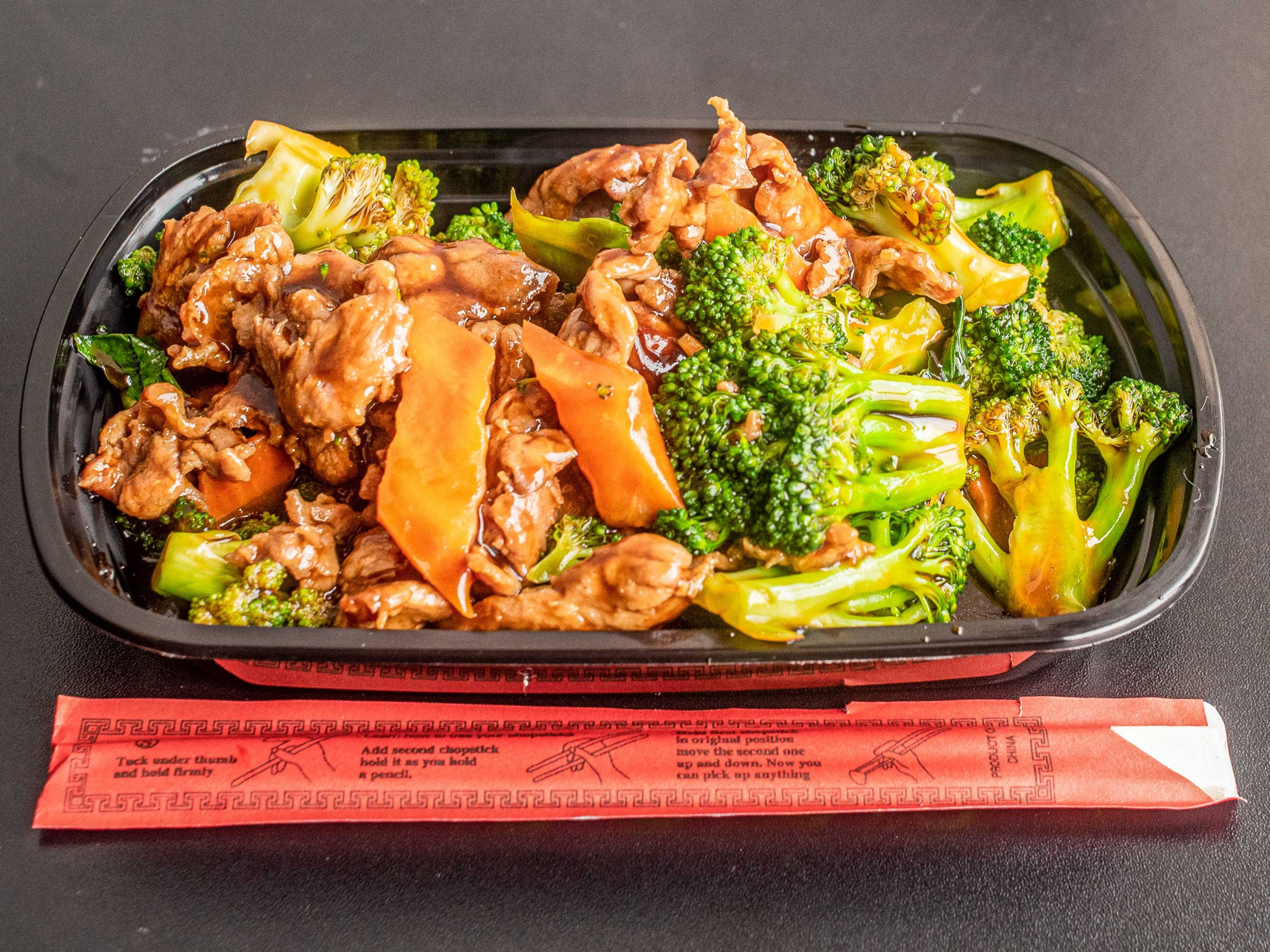 Order 60. Beef with Broccoli food online from Chang's Wok Inn store, Peoria on bringmethat.com
