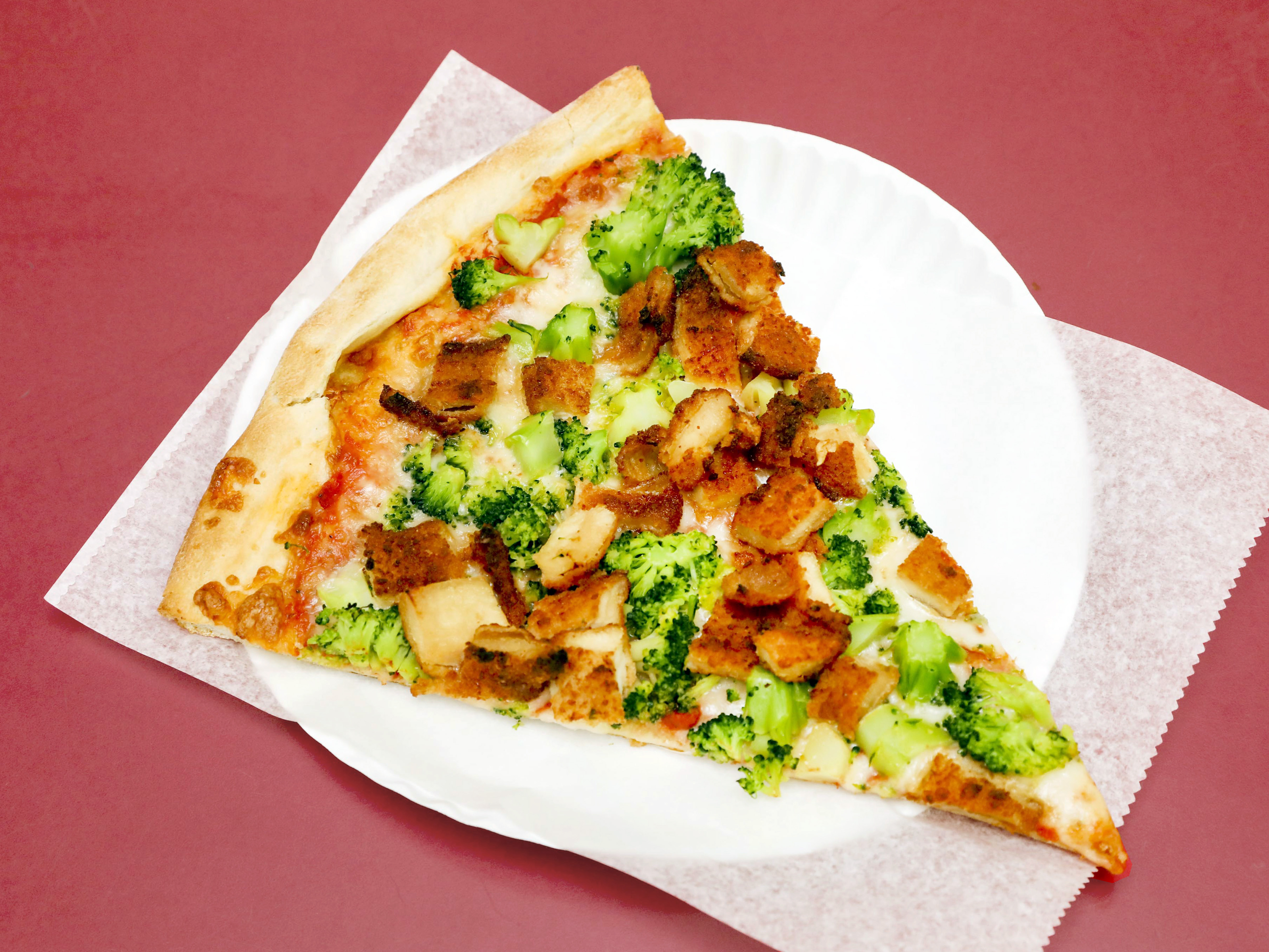 Order Chicken Pizza food online from Gino's Cucina Brick Oven Pizza store, Brooklyn on bringmethat.com