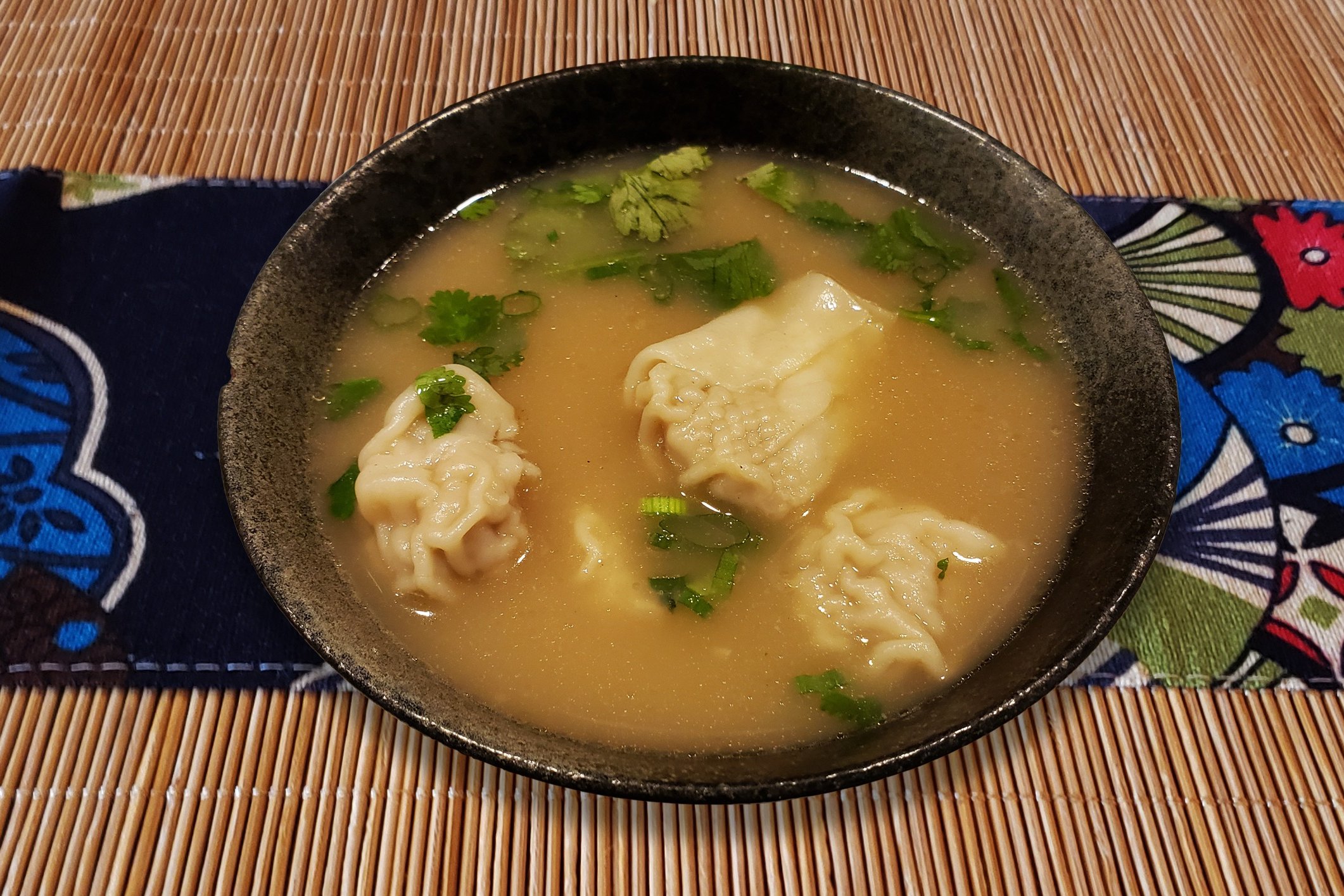 Order Wonton Soup food online from Chiwa Bistro store, Newark on bringmethat.com