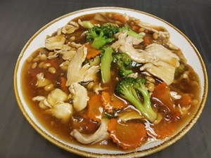 Order Savory Rad Nah Noodle Soup food online from Simply Thai store, Fort Collins on bringmethat.com