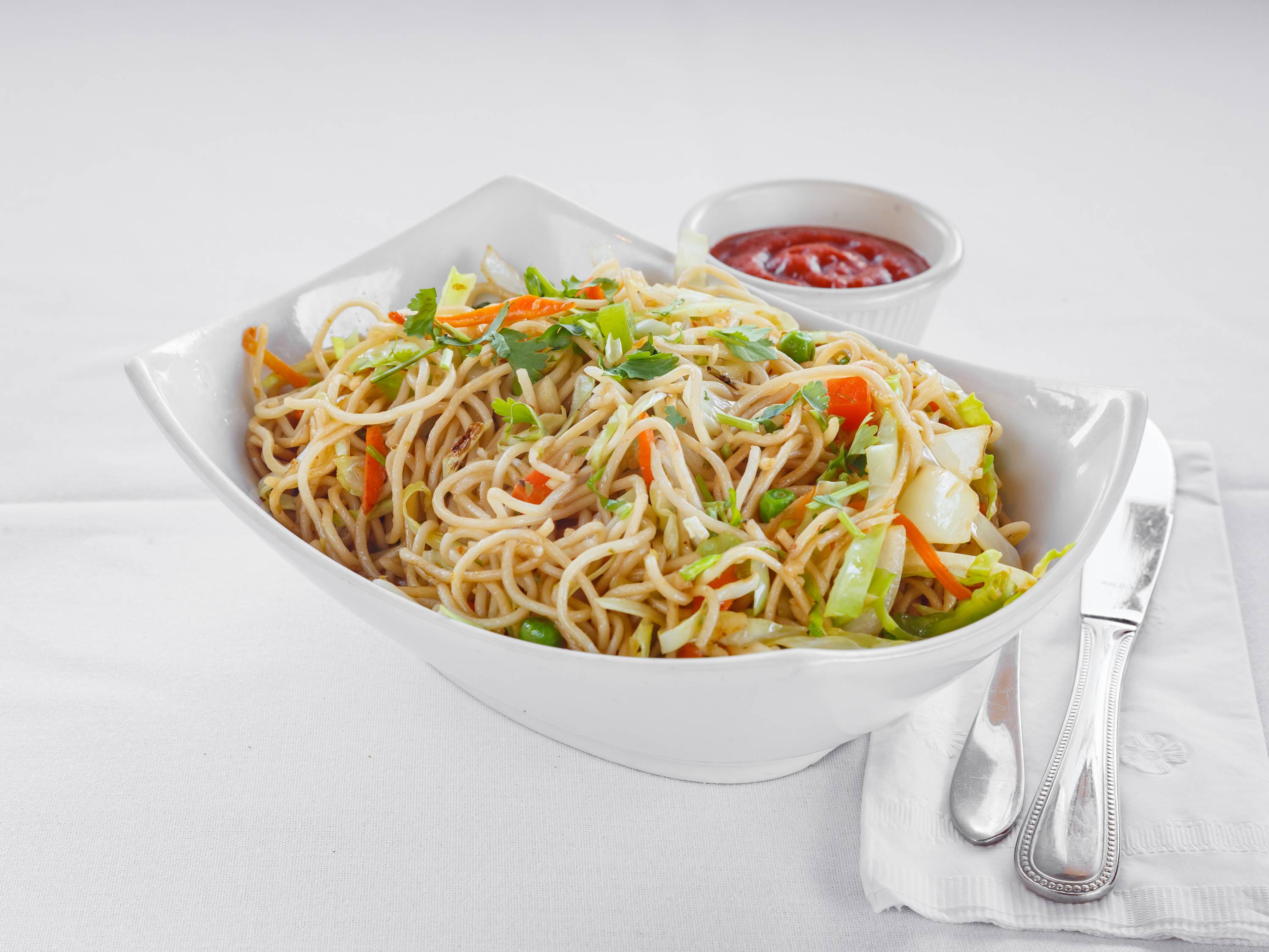 Order Hakka Chicken Noodles food online from Nanking Asian Fusion Indo Chinese Restaurant store, Franklin on bringmethat.com