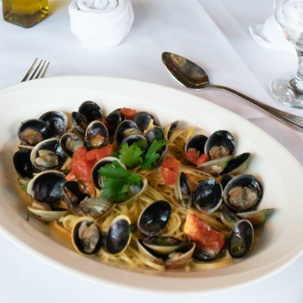 Order Pei Mussels - Appetizer food online from Manetta's Ristorante store, Long Island City on bringmethat.com