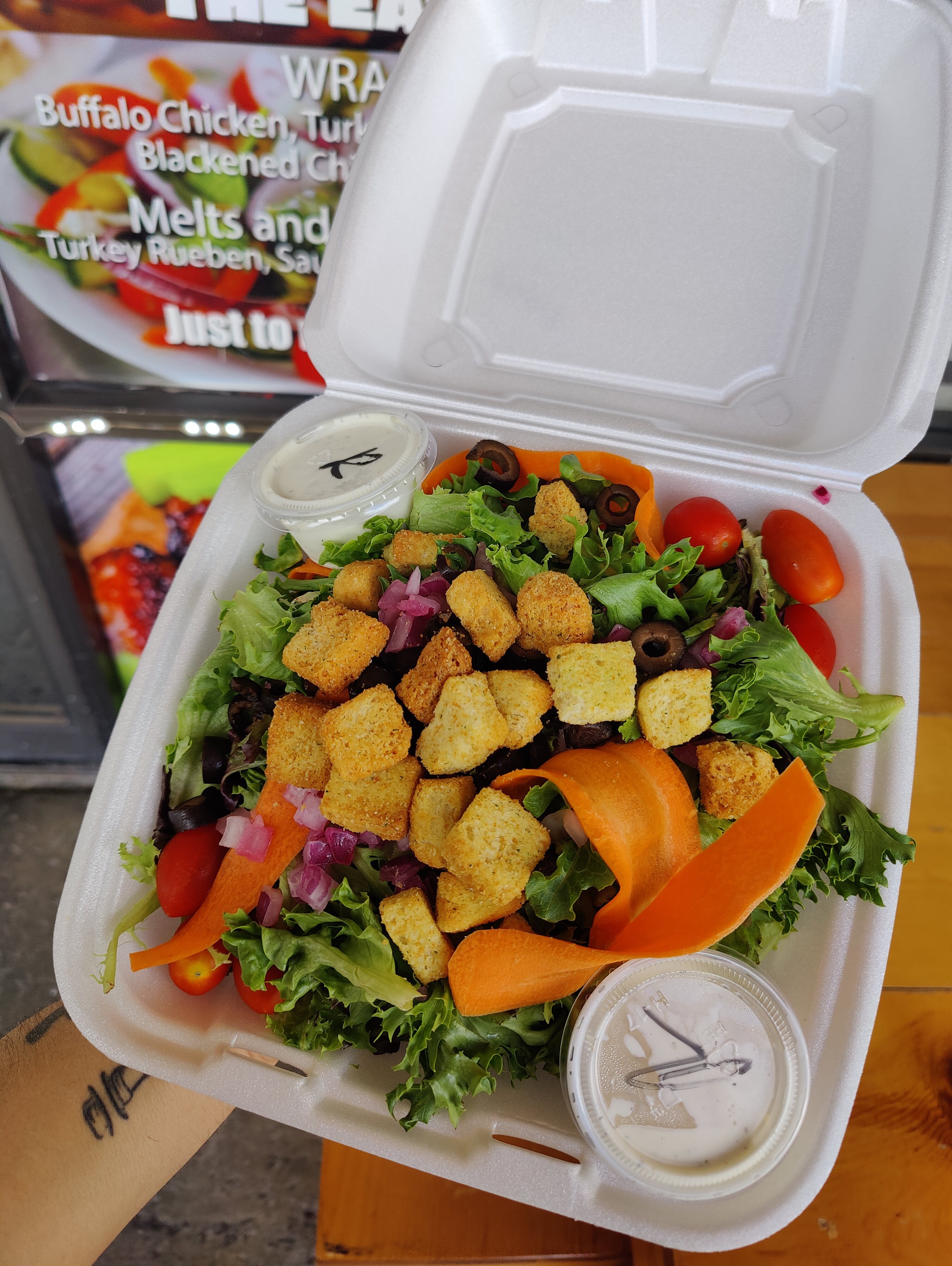 Order House Garden Salad - Salad food online from Lucino Pizza store, Las Vegas on bringmethat.com