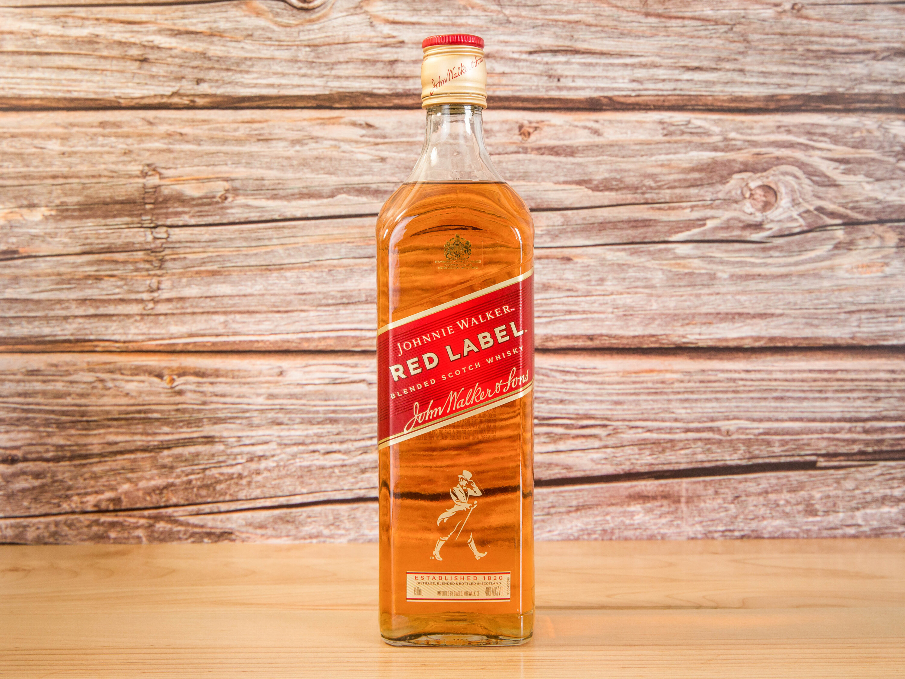 Order Johnnie Walker Red Label  food online from Taipei Fine Wine & Liquor 台北酒莊 store, NY on bringmethat.com