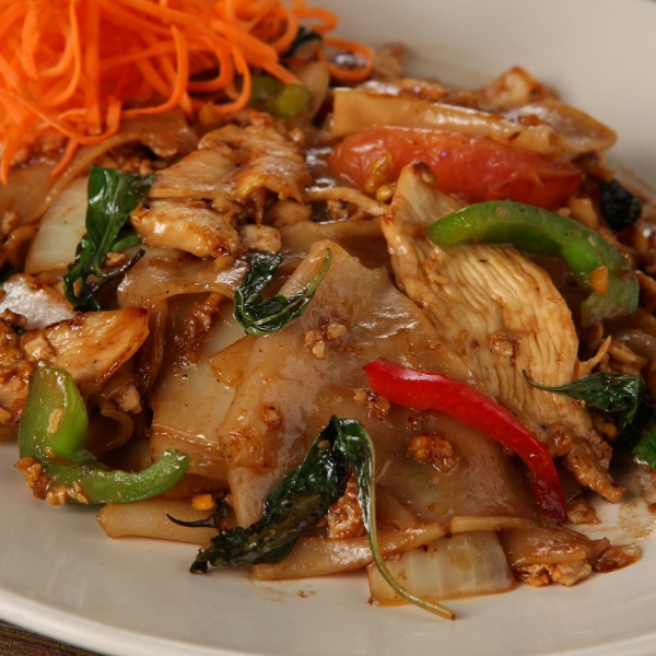 Order N2. Pad Kee Mao food online from Red Curry Thai Cuisine store, Dallas on bringmethat.com
