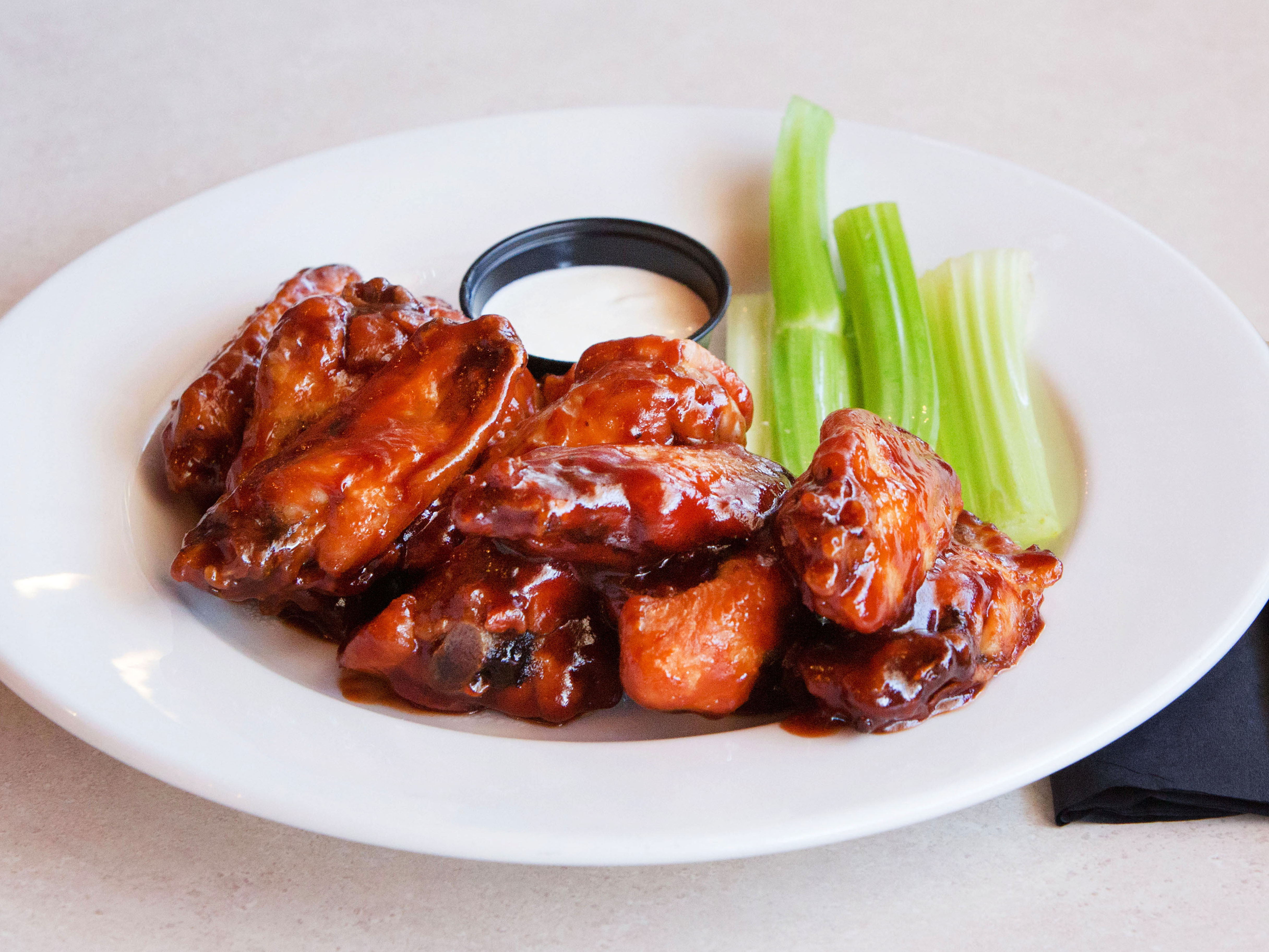 Order 4 Boneless Wings food online from Giulios Pizza Restaurant store, North Haven on bringmethat.com