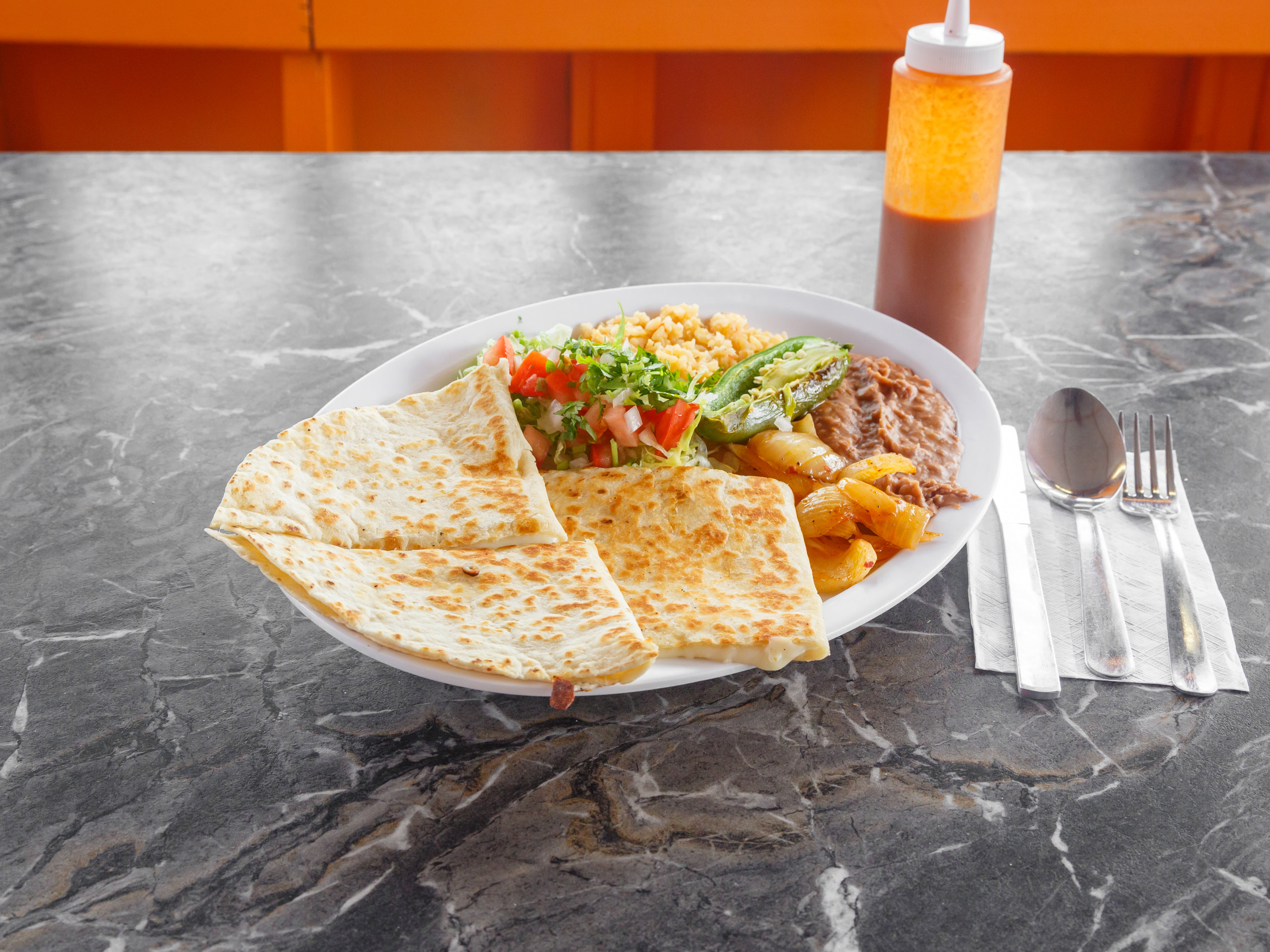 Order Quesadilla food online from Tacos Y Mariscos El Amigo store, Nashville on bringmethat.com