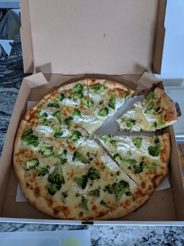 Order White with Broccoli Pizza - Large 16" food online from Colonia Pizza store, Colonia on bringmethat.com