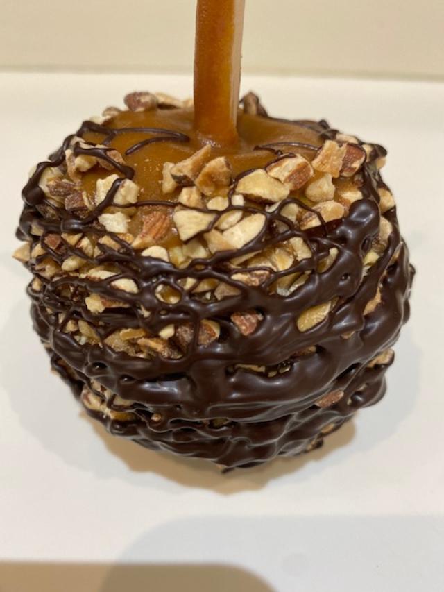 Order Almond Caramel Apple with Dark Chocolate food online from Rocky Mountain Chocolate Factory store, Redondo Beach on bringmethat.com