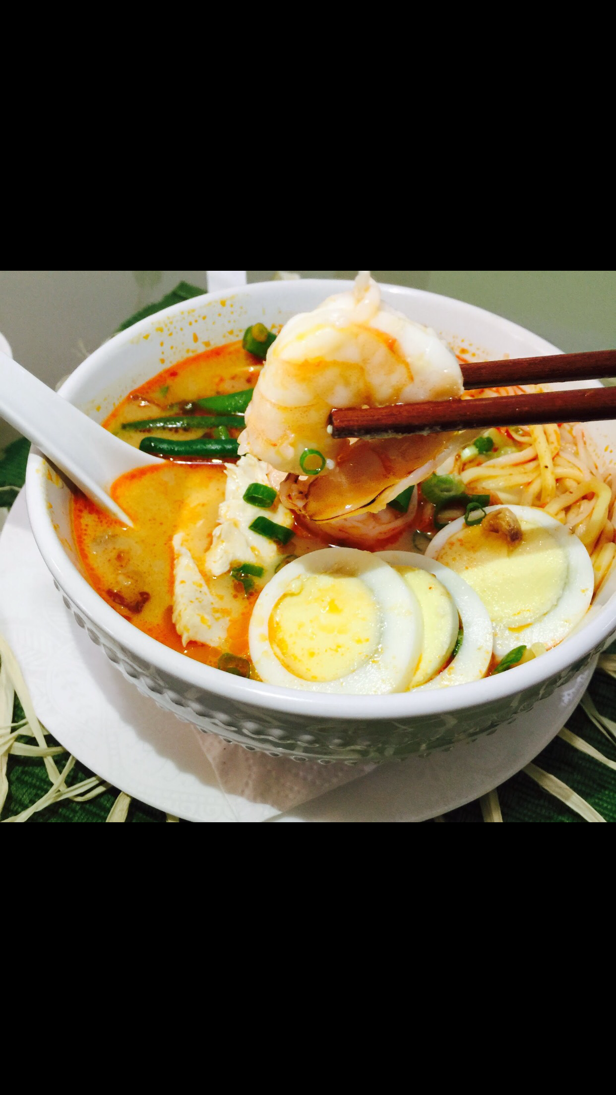 Order Seafood Curry Mee Soup 海鲜 咖喱 面汤 food online from Khoo Restaurant store, West Warwick on bringmethat.com