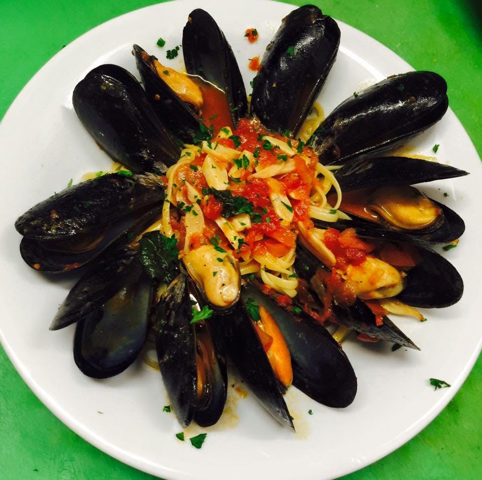 Order Mussels Marinara Sauce - Appetizer food online from Spatolas Pizza store, New Hope on bringmethat.com