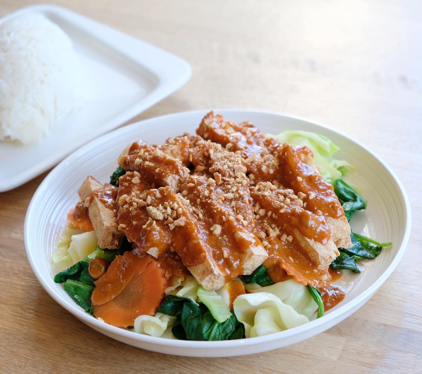 Order Praram (served with jasmine rice) food online from Chaiya thai restaurant store, San Francisco on bringmethat.com