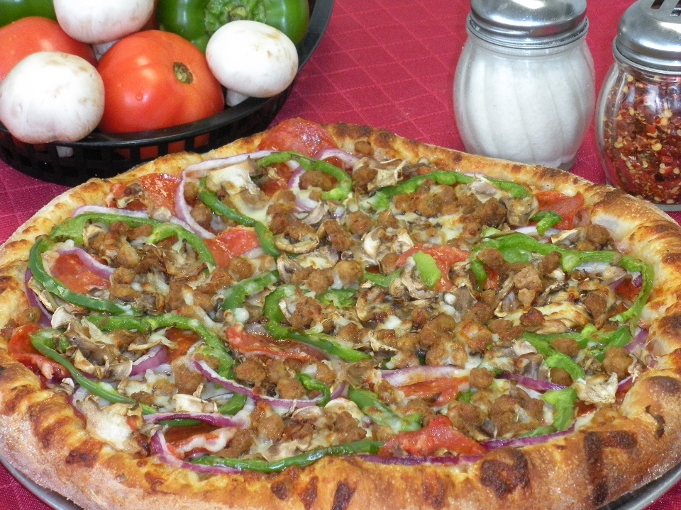 Order Personal DELUXE food online from Pasquale's Pizzeria store, Dravosburg on bringmethat.com