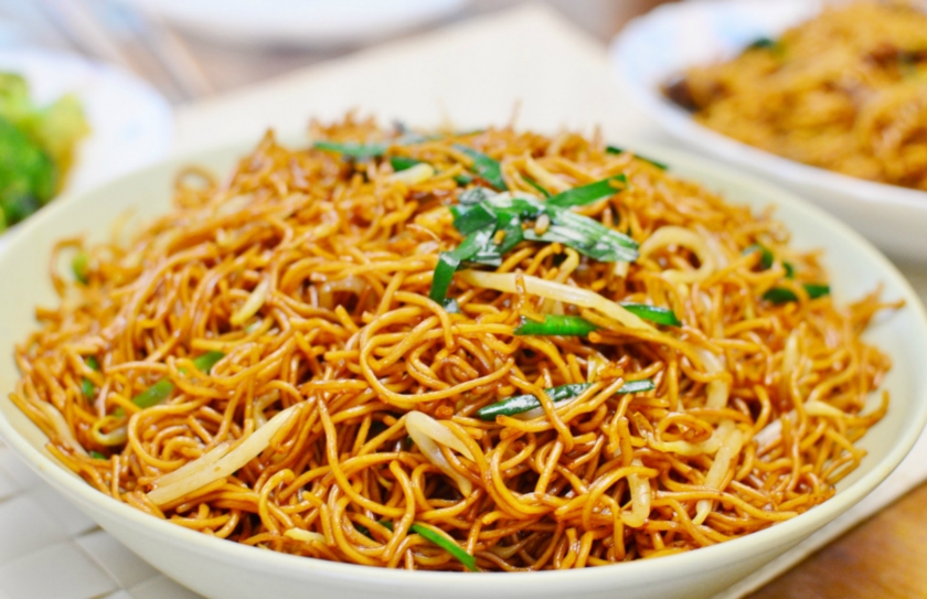 Order Soy Sauce Chow Mein 豉油皇炒麵  food online from Full House Seafood Restaurant store, Arcadia on bringmethat.com