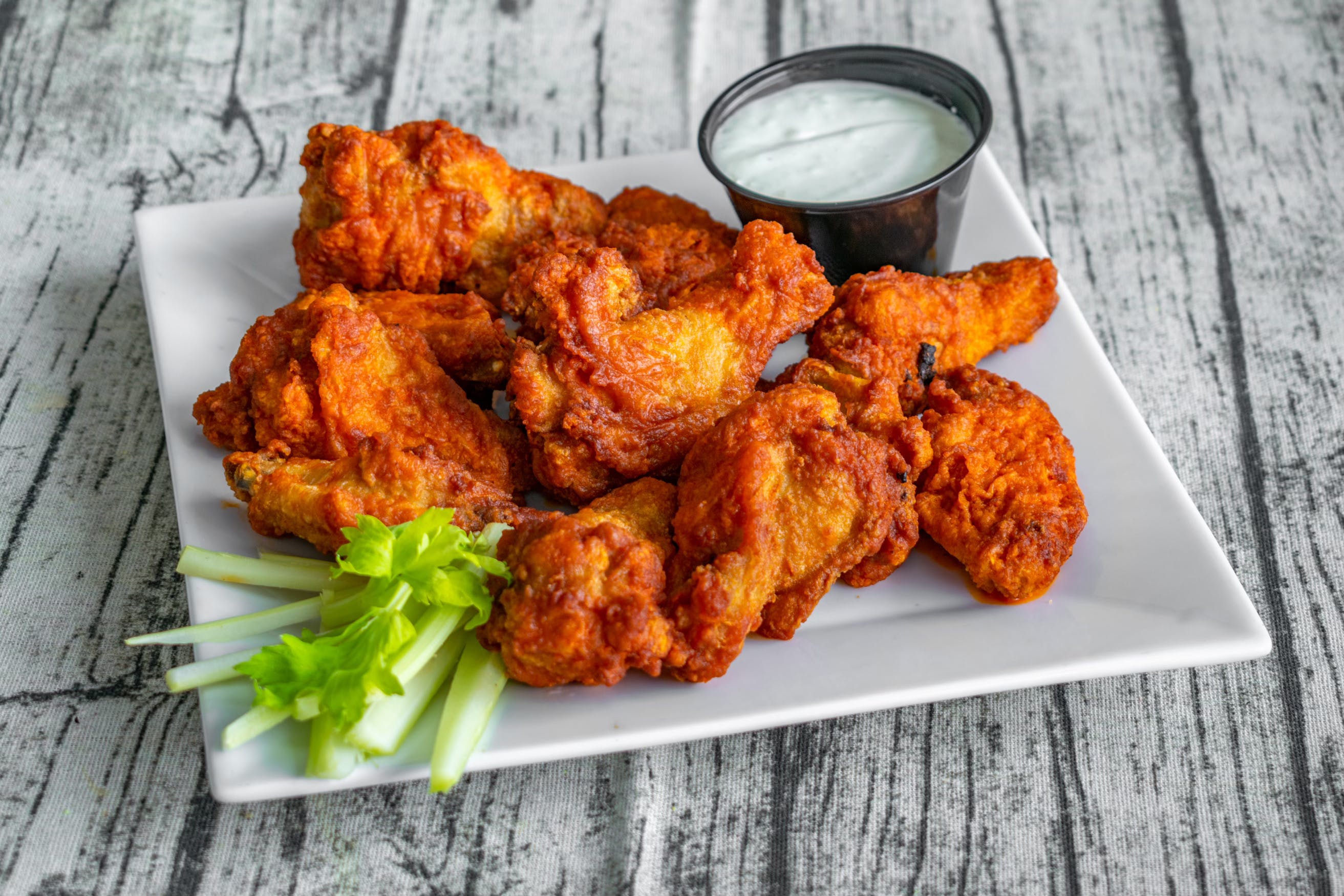 Order Chicken Wings - 10 Pieces food online from Biby's Empanadas & Pizza store, Fair Lawn on bringmethat.com