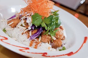 Order Almond Siracha Chicken food online from Noodle Wave store, Dallas on bringmethat.com
