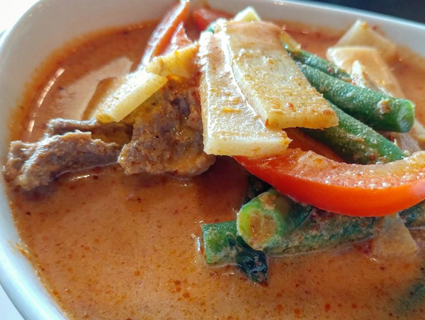 Order 56. Red Curry food online from Am Thai Fusion Cuisine store, Anaheim on bringmethat.com