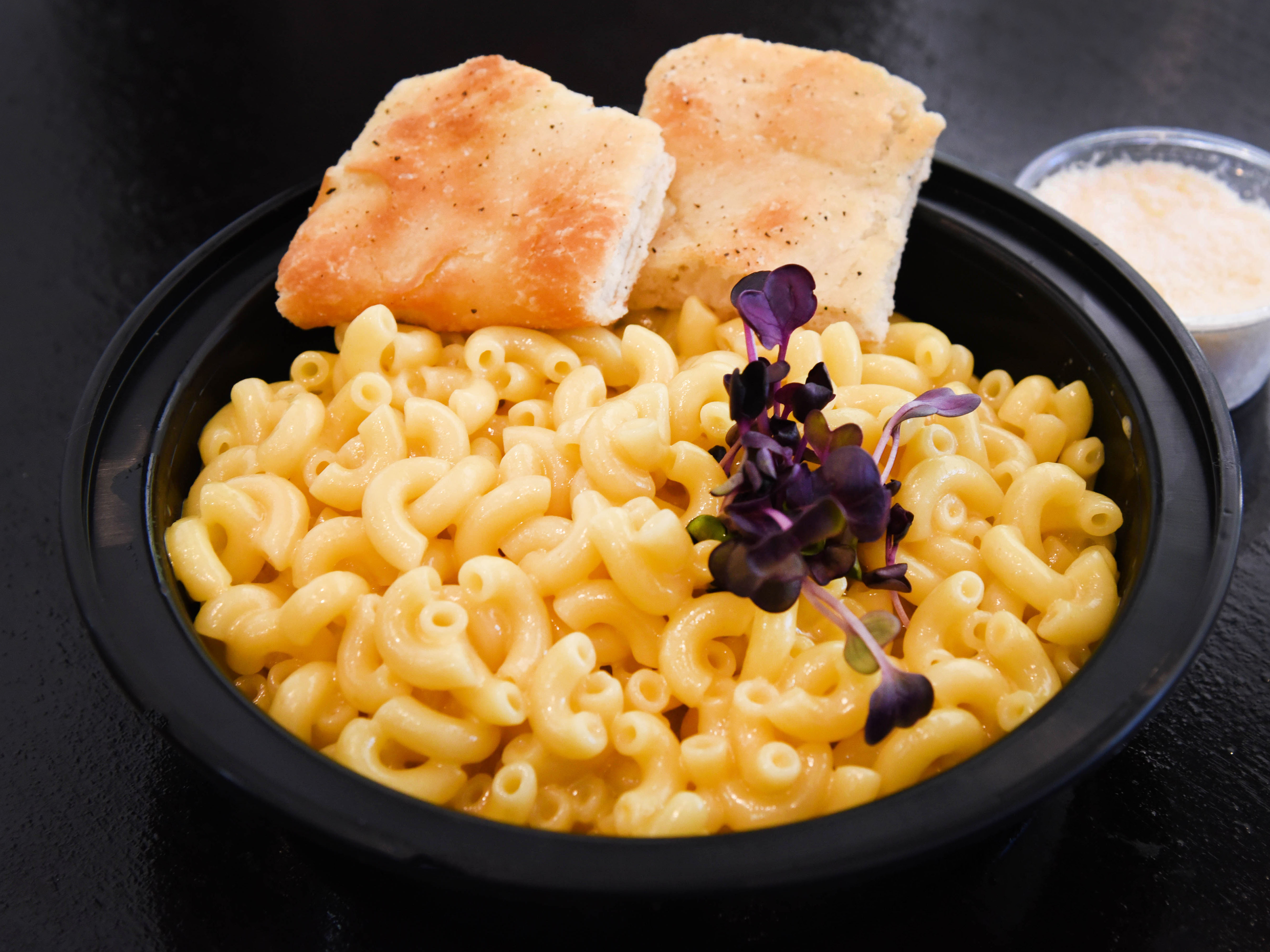 Order Traditional Mac and Cheese food online from IL Baretto To Go store, New York on bringmethat.com