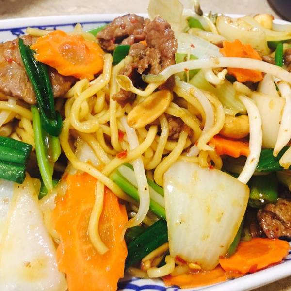 Order Kids Chow Mein Noodles food online from Thai Bbq & Combo store, Paso Robles on bringmethat.com