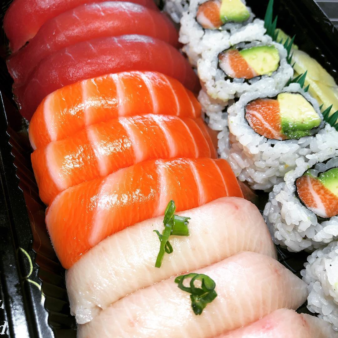 Order Tri-Colored Sushi and Traditional Roll food online from Sushi sushi store, New York on bringmethat.com